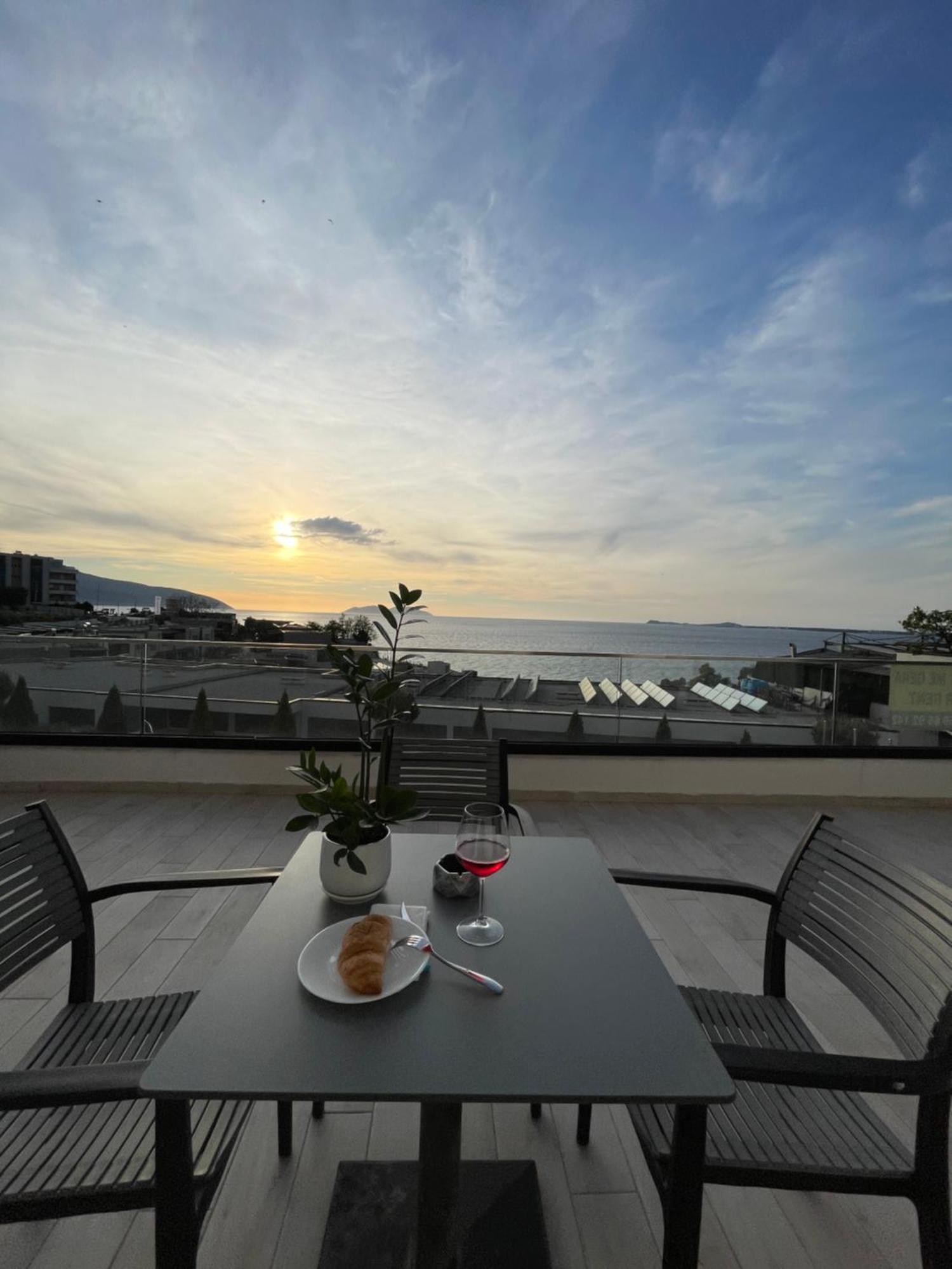 Perla Luxury Apartment - Private Patio & Parking Wlora Zewnętrze zdjęcie