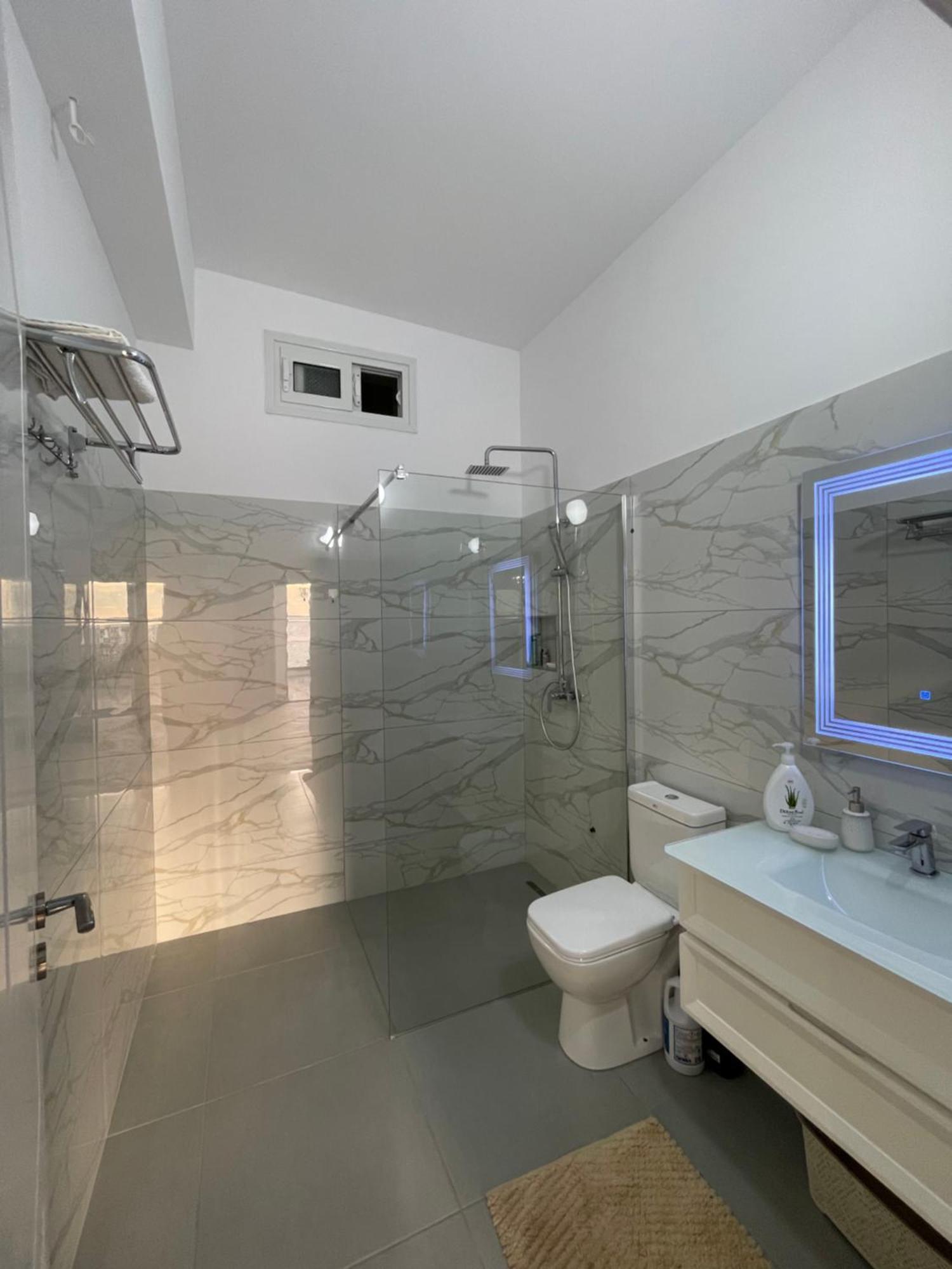 Perla Luxury Apartment - Private Patio & Parking Wlora Zewnętrze zdjęcie