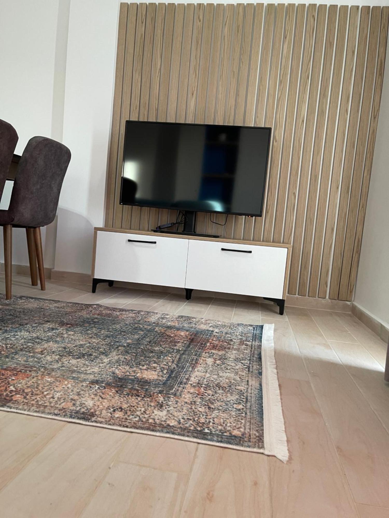 Perla Luxury Apartment - Private Patio & Parking Wlora Zewnętrze zdjęcie